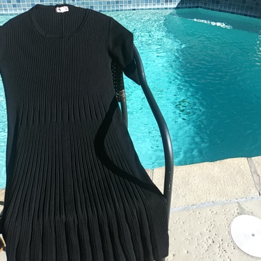 Clothing - Picture 4 of 7